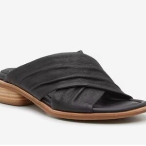 Sofft Black Leather Crisscross Sandals